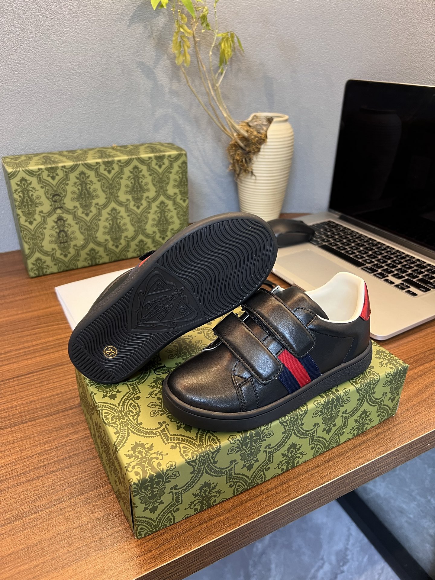 Children's shoes child